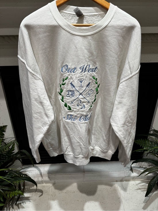 Gildan Tops - Gildan White Crewneck with Blue and Green Ski Club Embroidery